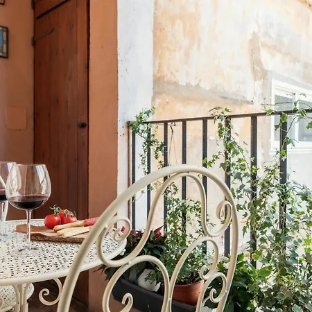 Domus Quiritum Charming, Appartamento D'Epoca A Campo De' Fiori-2